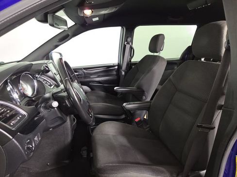 Used 2020 Dodge Grand Caravan SE FWD image 13