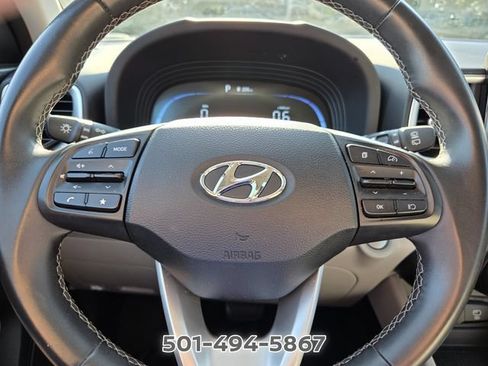Used 2025 Hyundai Venue SEL FWD image 21
