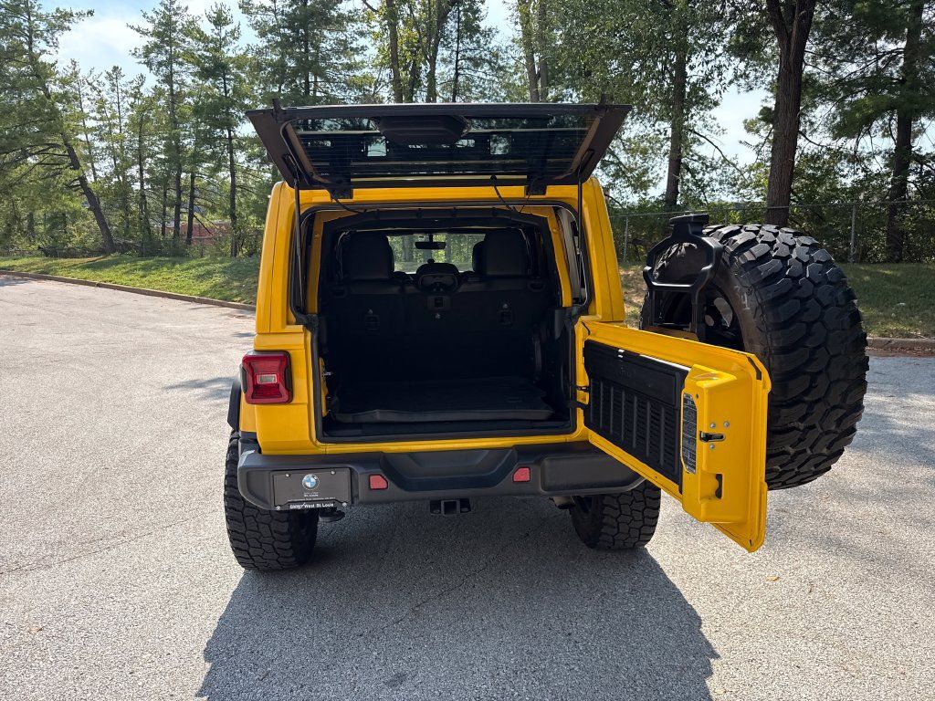 Used 2019 Jeep Wrangler Unlimited Sahara w/ Uconnect 4C Nav & Sound Group AWD/4WD image 28