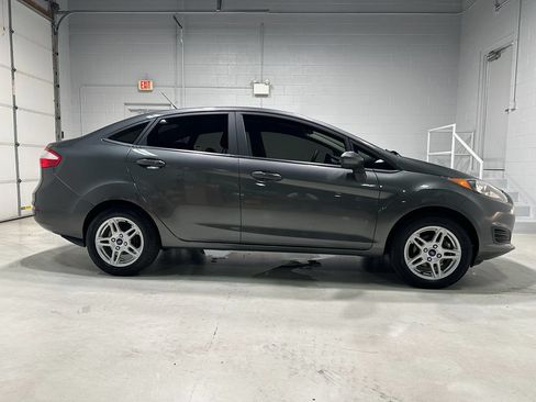 Used 2019 Ford Fiesta SE FWD image 2