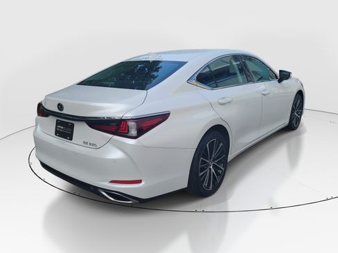 Certified 2024 Lexus ES 350 w/ Premium Package FWD image 6