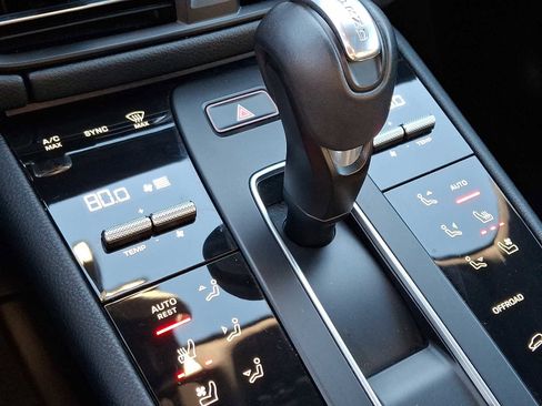 Used 2022 Porsche Macan image 16