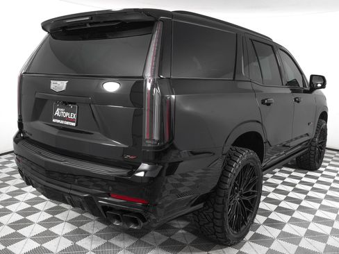 Used 2026 Cadillac Escalade V w/ LPO, ONYX Package AWD/4WD image 5
