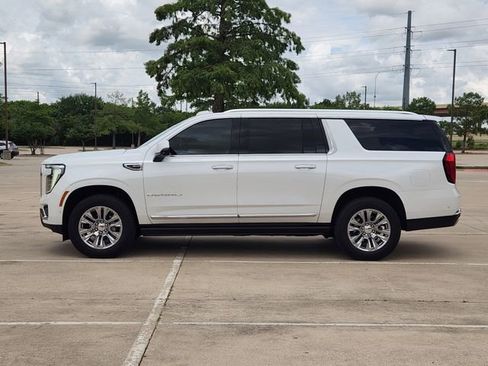 Used 2025 GMC Yukon XL Denali w/ Sun & Power Step Package AWD/4WD image 4
