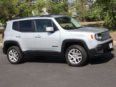 Used 2017 Jeep Renegade Latitude w/ Cold Weather Group AWD/4WD image 2