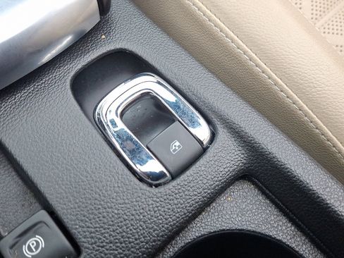 Used 2018 Buick Cascada Premium image 25