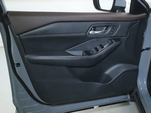 Used 2023 Nissan Rogue SL AWD/4WD image 16