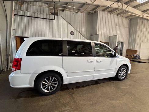 Used 2016 Dodge Grand Caravan SE FWD image 8