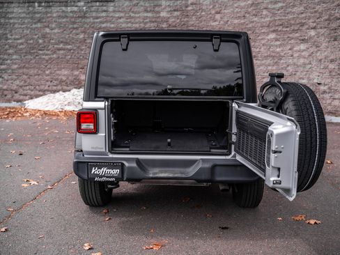 Used 2024 Jeep Wrangler Sport S image 18