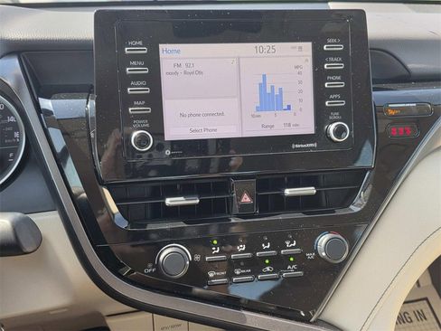 Used 2021 Toyota Camry LE image 9