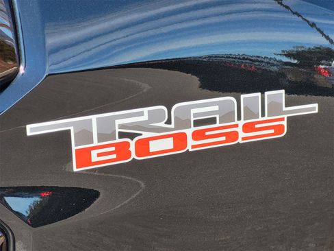 Used 2025 Chevrolet Colorado Trail Boss image 12