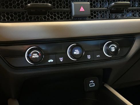 Used 2024 Honda HR-V LX image 15