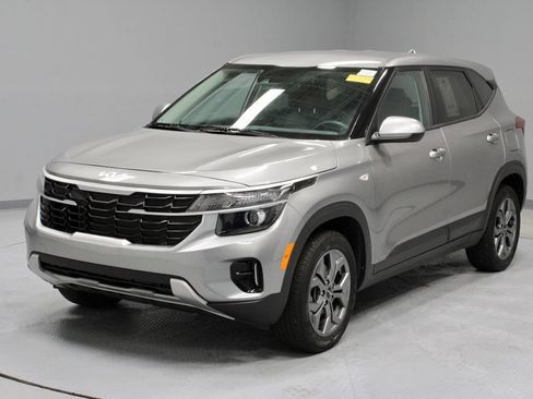 Used 2024 Kia Seltos LX AWD/4WD image 7
