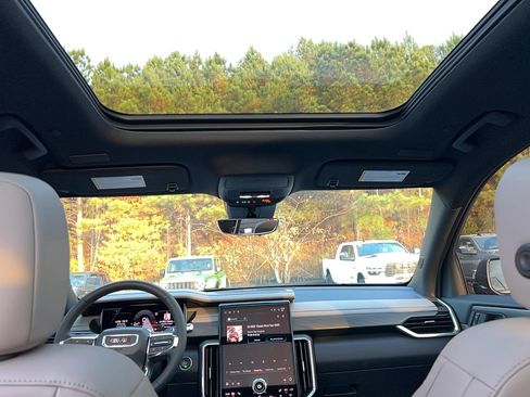 Used 2026 GMC Acadia Elevation w/ Elevation Premium Package image 26