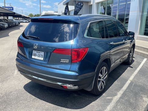 Used 2018 Honda Pilot Touring image 2