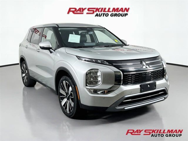 Used 2025 Mitsubishi Outlander SE FWD image 1
