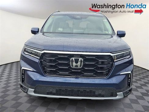 New 2025 Honda Pilot Touring image 2