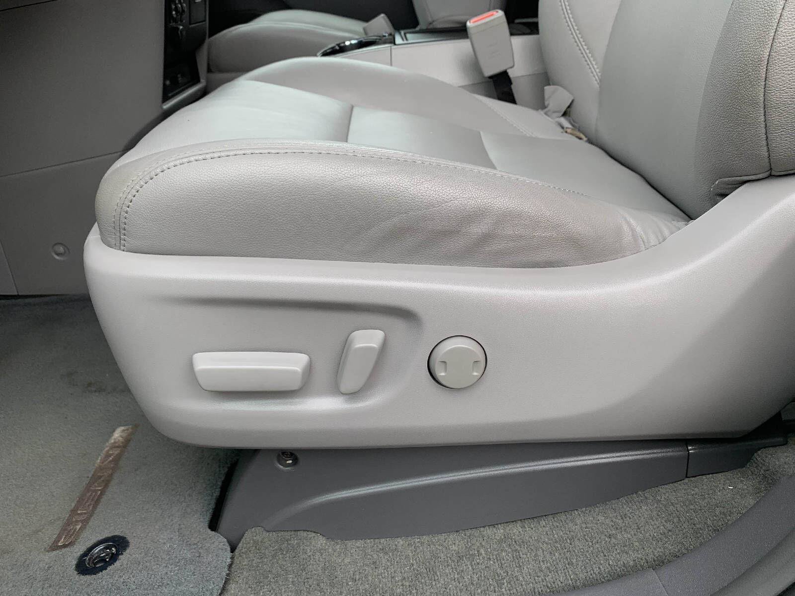 Used 2017 Toyota Sienna XLE Premium FWD image 28