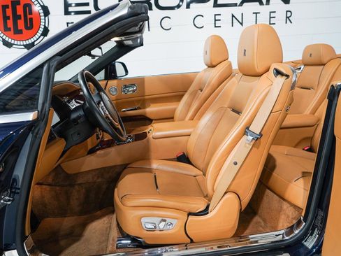 Used 2017 Rolls-Royce Dawn image 9