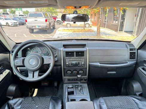 Used 2012 Jeep Liberty Sport AWD/4WD image 13