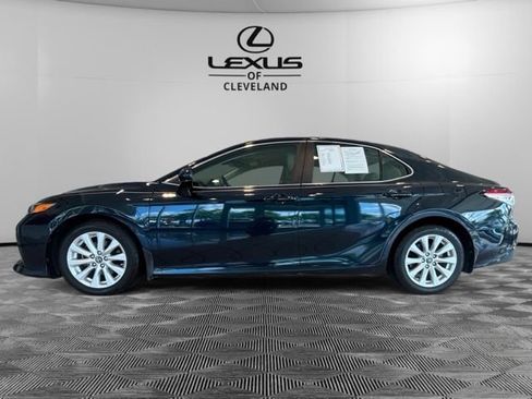Used 2018 Toyota Camry LE FWD image 3