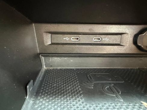 Used 2022 Volkswagen Tiguan SE w/ Panoramic Sunroof Package FWD image 39