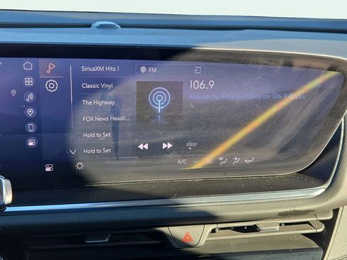 Used 2024 Buick Envision Preferred image 27