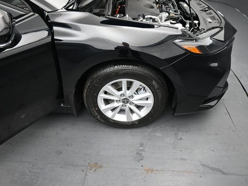 Used 2025 Toyota Camry LE image 16