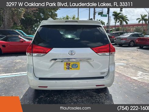 Used 2014 Toyota Sienna Limited w/ Limited Premium Package image 10