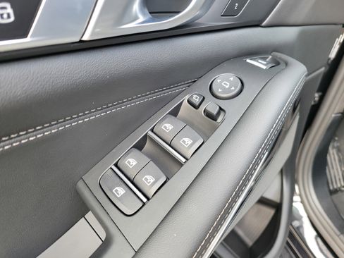 Used 2026 BMW X5 xDrive40i w/ Executive Package image 27