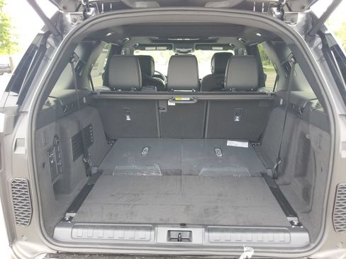 New 2026 Land Rover Discovery Limited Edition AWD/4WD image 32