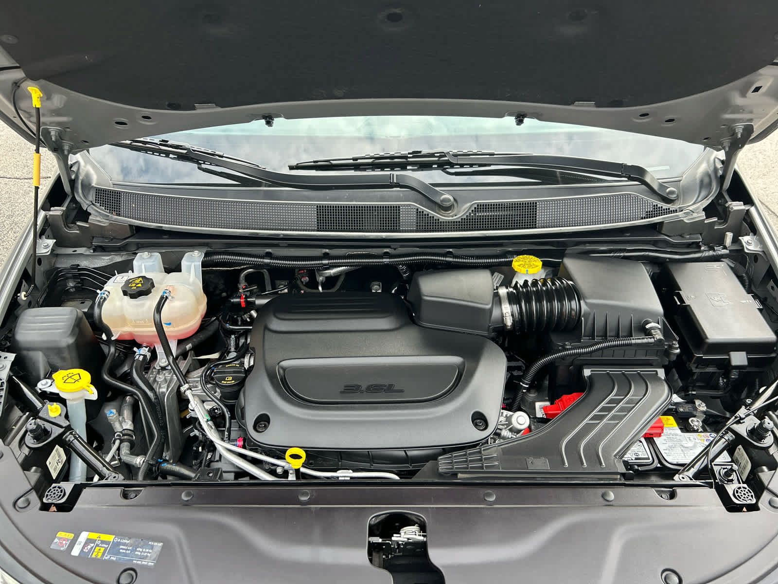 Used 2025 Chrysler Pacifica Select FWD image 36