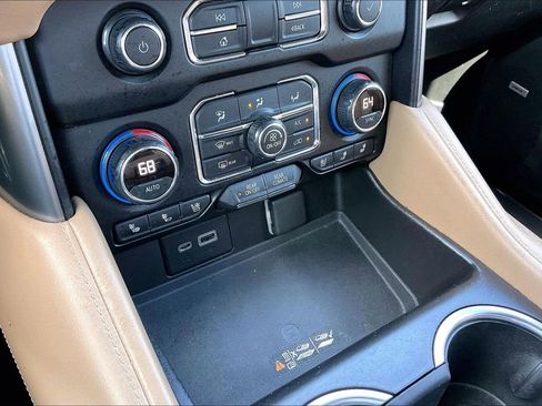 Used 2021 Chevrolet Suburban Premier w/ Premium Package AWD/4WD image 25