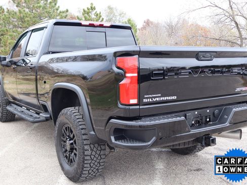 Used 2025 Chevrolet Silverado 2500 ZR2 w/ Technology Package image 9