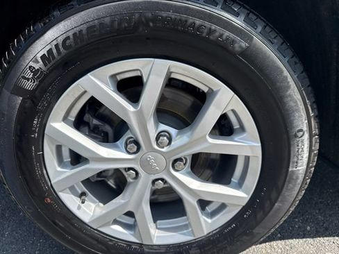 Used 2023 Jeep Grand Cherokee L Limited AWD/4WD image 9