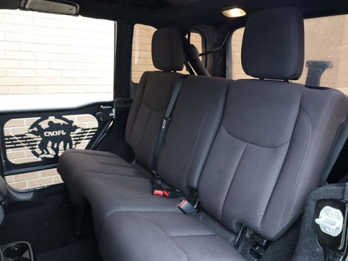 Used 2017 Jeep Wrangler Unlimited Sport w/ Quick Order Package 23S AWD/4WD image 17