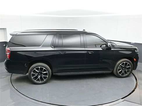 Used 2022 Chevrolet Suburban RST w/ Sport Performance Package image 44