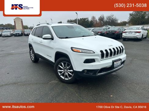 Used 2017 Jeep Cherokee Limited w/ Luxury Group image 4