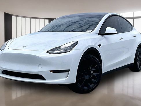 Used 2023 Tesla Model Y Long Range AWD/4WD image 1