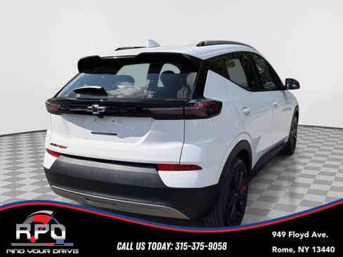 Used 2023 Chevrolet Bolt EUV LT w/ Comfort Package FWD image 6