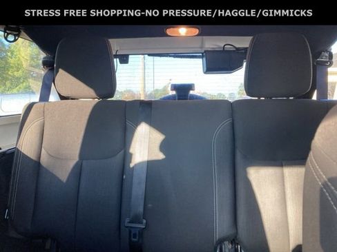 Used 2017 Jeep Wrangler Unlimited Sahara image 23