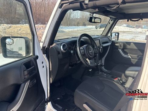 Used 2015 Jeep Wrangler Unlimited Sahara w/ Dual Top Group image 13