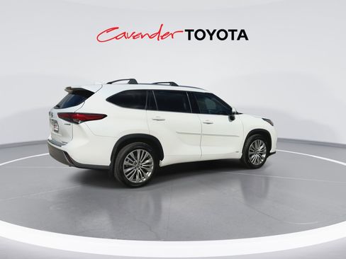 Used 2022 Toyota Highlander Platinum image 8