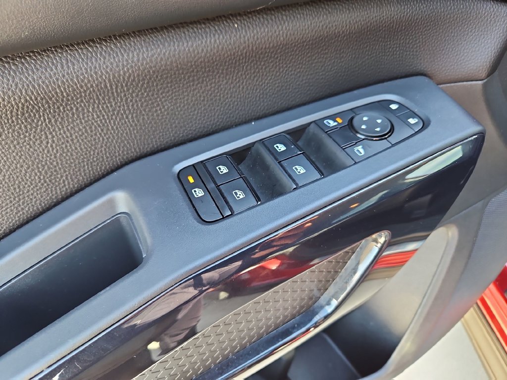 Used 2025 Nissan Pathfinder SV w/ SV Premium Package FWD image 10