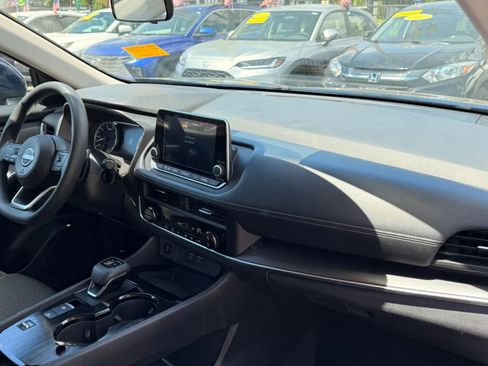 Used 2024 Nissan Rogue SV FWD image 16