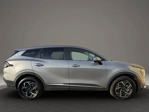 Used 2024 Kia Sportage LX image 4