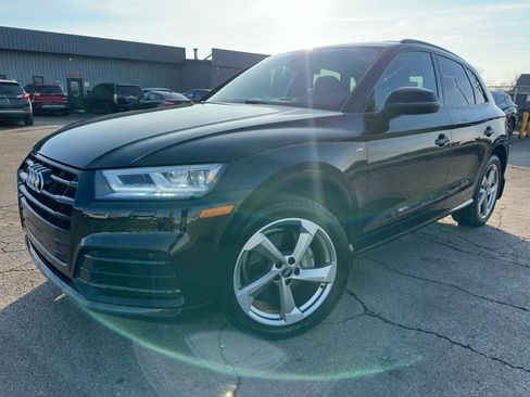 Used 2020 Audi Q5 2.0T Titanium Premium Plus w/ Premium Plus Package image 3