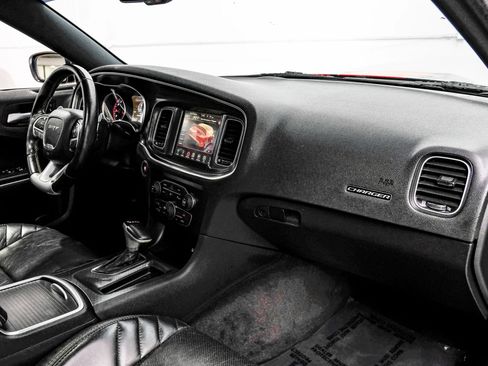 Used 2016 Dodge Charger SRT w/ Harman/Kardon Audio Group RWD image 17