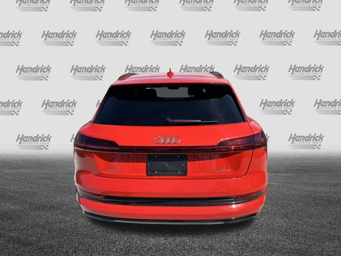 Used 2022 Audi e-tron Premium w/ Convenience Plus Package image 9