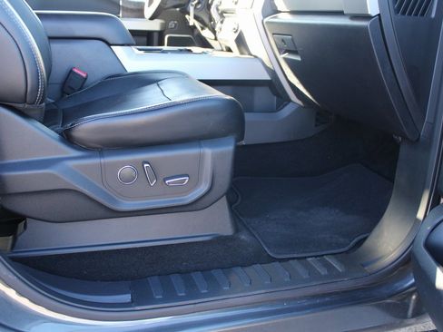 Used 2017 Ford F250 Lariat w/ Lariat Value Package image 11